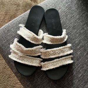 Rothy’s The Triple Band Seashell Fringe Sandals size 9